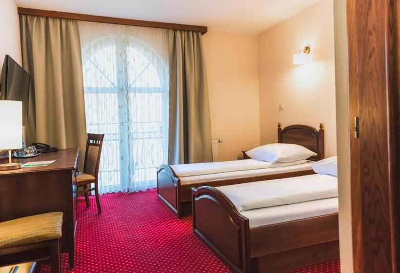 ホテル Dworek Skawiński