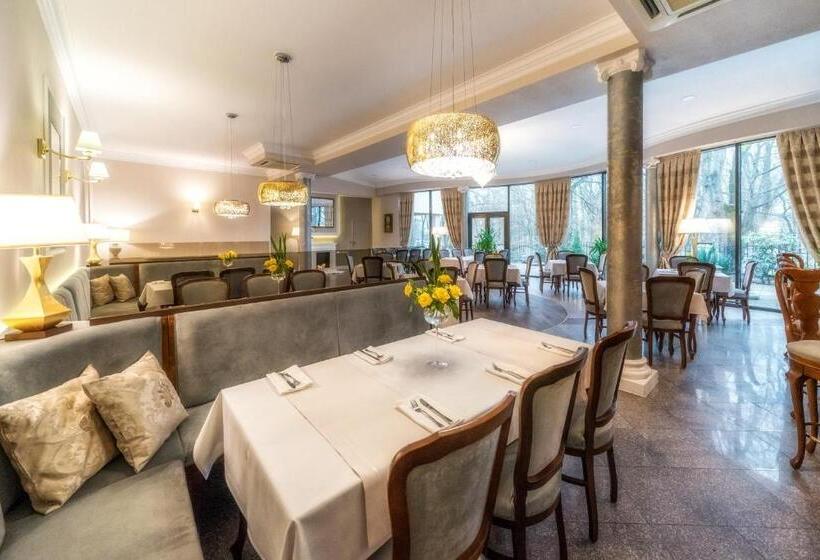 ホテル Dworek Skawiński