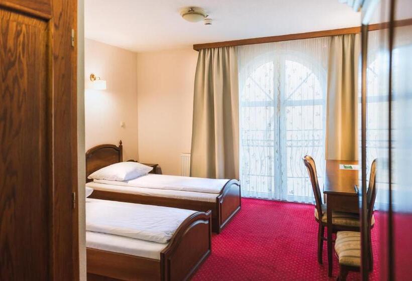 ホテル Dworek Skawiński