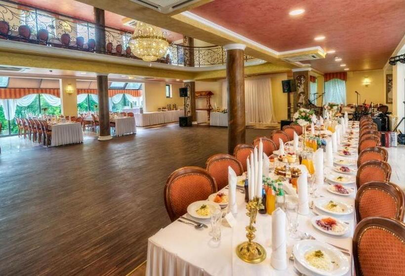 ホテル Dworek Skawiński