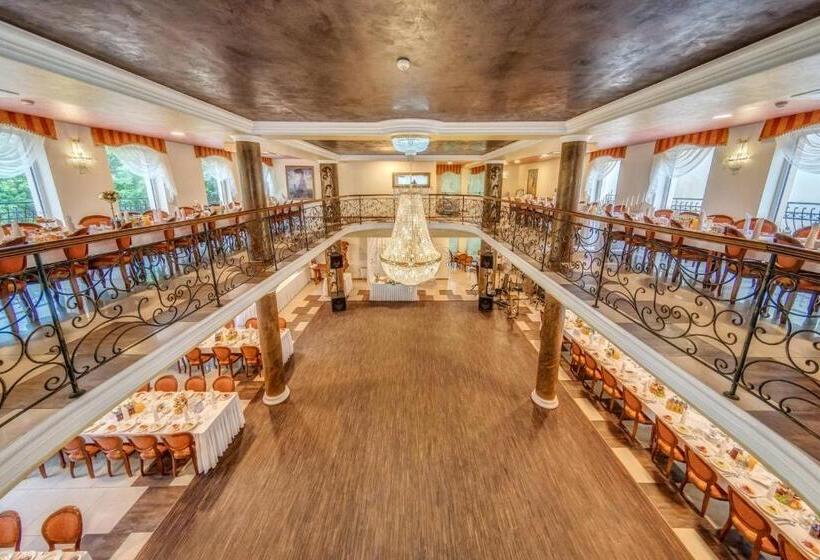 ホテル Dworek Skawiński