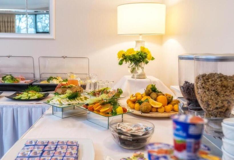 ホテル Dworek Skawiński