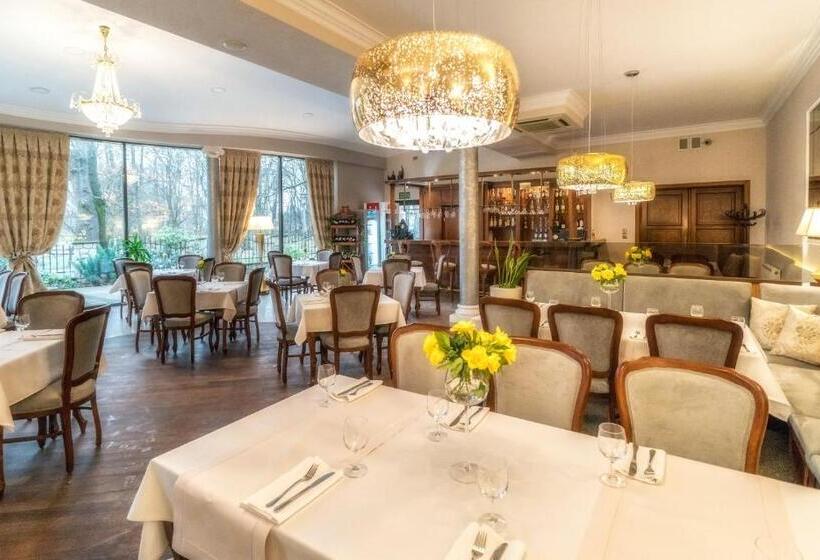 ホテル Dworek Skawiński