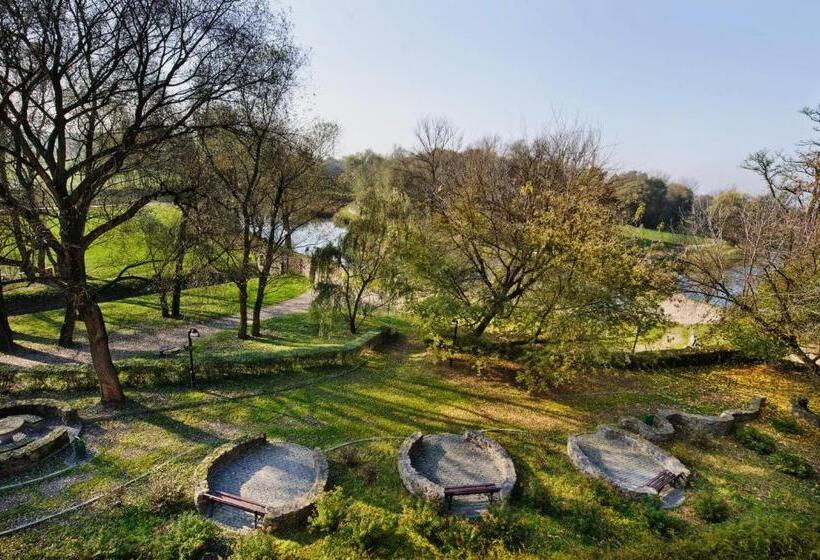 ホテル Dworek Skawiński