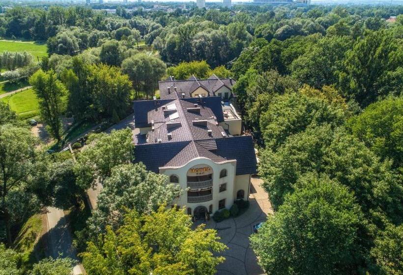 ホテル Dworek Skawiński