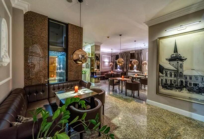 ホテル Dworek Skawiński