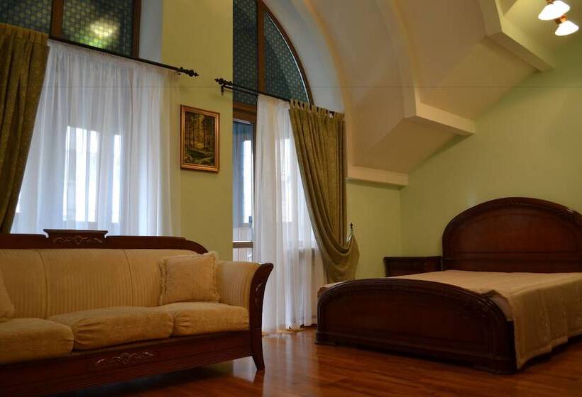 ホテル Dynasty Apartments