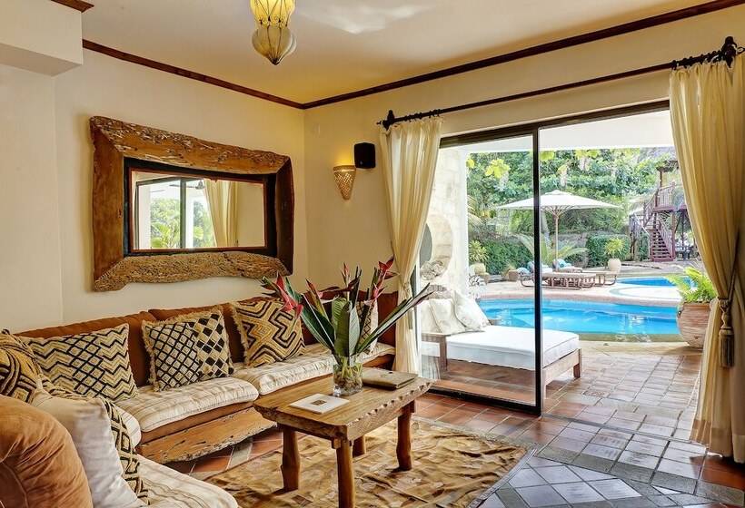 בית מלון כפרי Elewana Afrochic Diani Beach