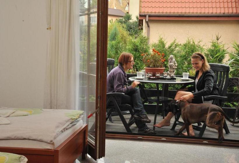 בית מלון כפרי Pensjonacik Graven