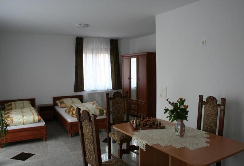 בית מלון כפרי Pensjonacik Graven