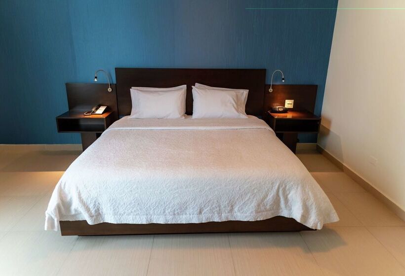 Отель Hampton By Hilton Panama