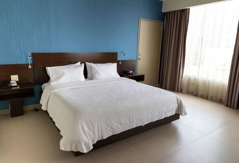 Отель Hampton By Hilton Panama