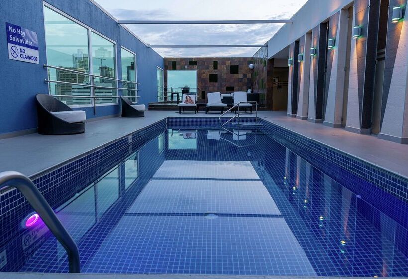 Отель Hampton By Hilton Panama