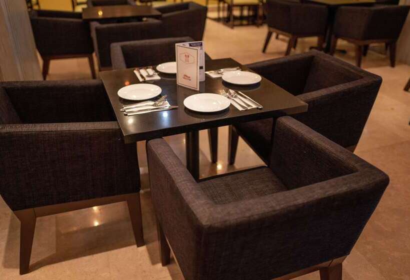 Отель Hampton By Hilton Panama