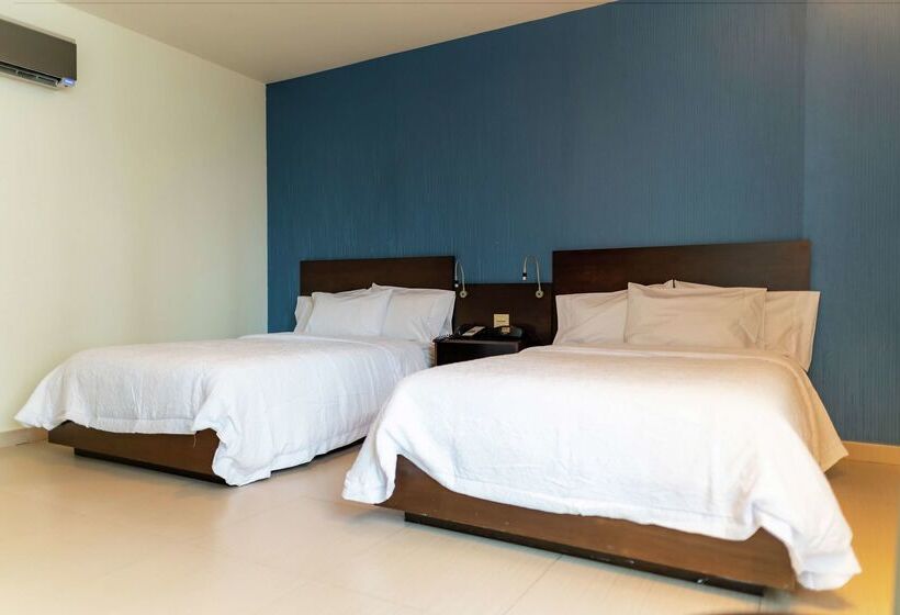 Отель Hampton By Hilton Panama