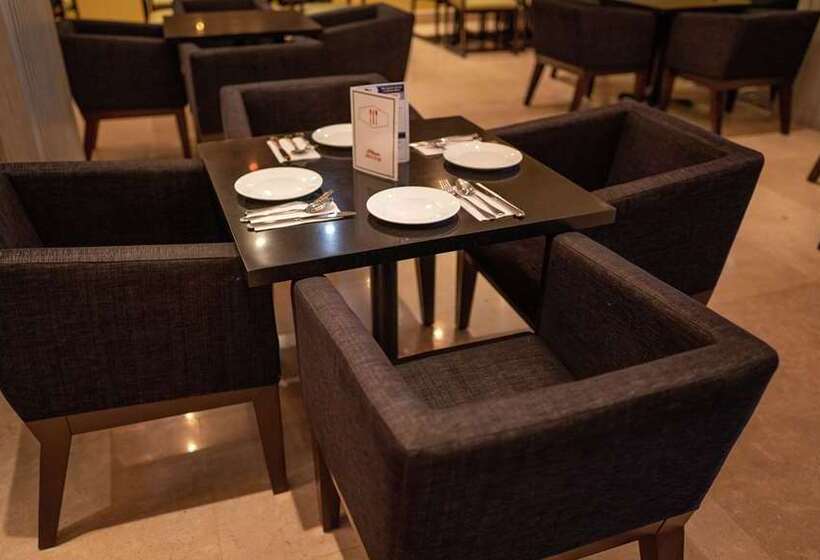 Отель Hampton By Hilton Panama