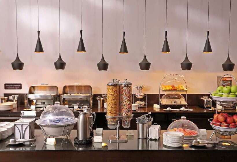 Отель Hampton By Hilton Panama