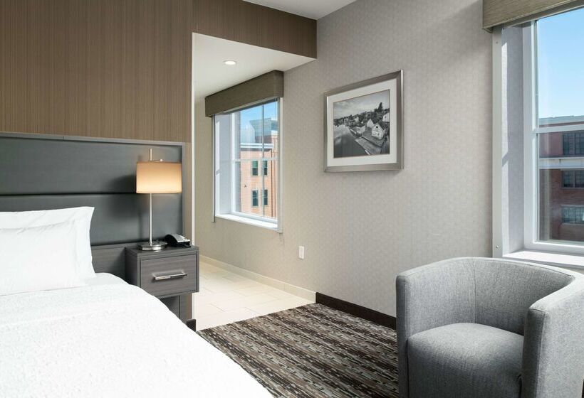 בית מלון כפרי Hampton Inn & Suites Portsmouth Downtown