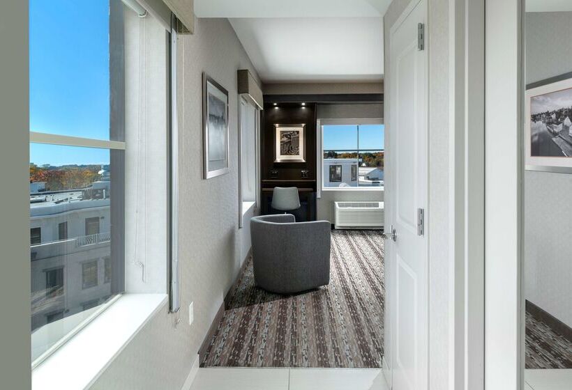 בית מלון כפרי Hampton Inn & Suites Portsmouth Downtown