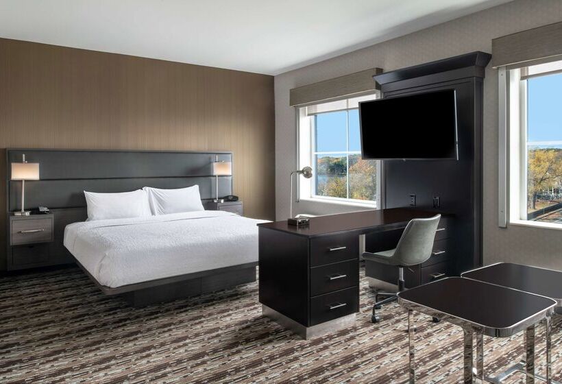בית מלון כפרי Hampton Inn & Suites Portsmouth Downtown
