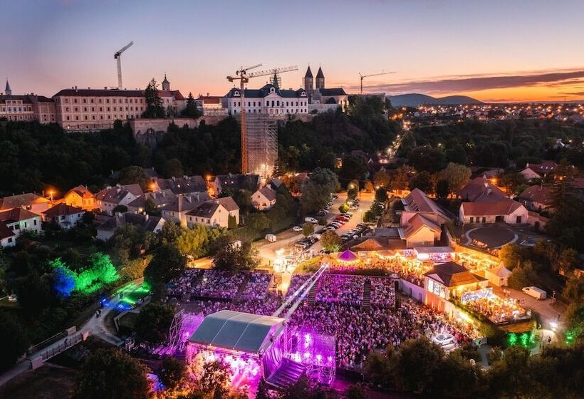 בית מלון כפרי Historia Malomkert