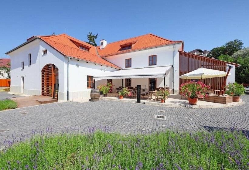 בית מלון כפרי Historia Malomkert