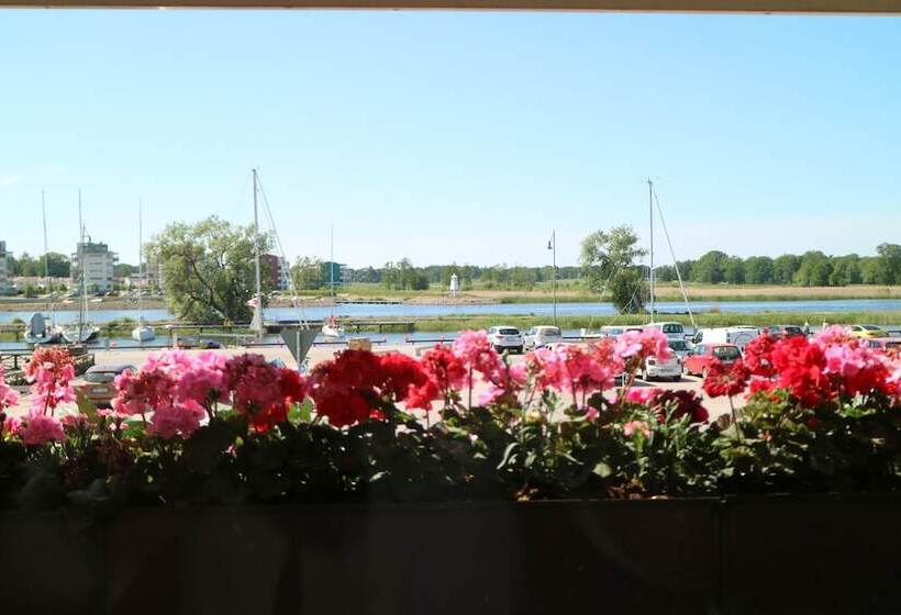 Vänerport Lakefront Hotell