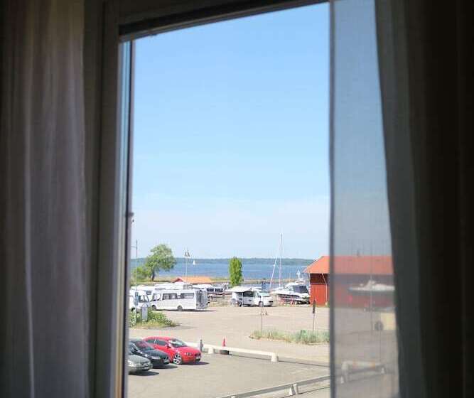 Vänerport Lakefront Hotell