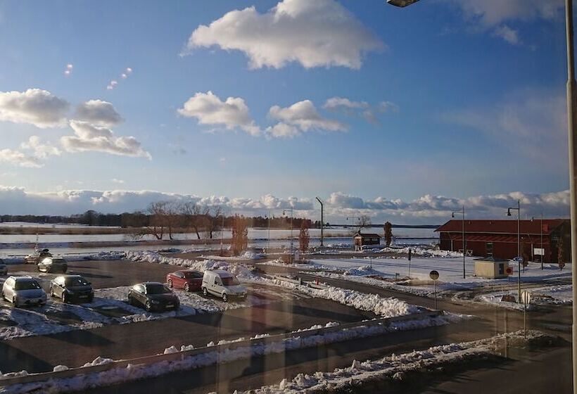 Vänerport Lakefront Hotell