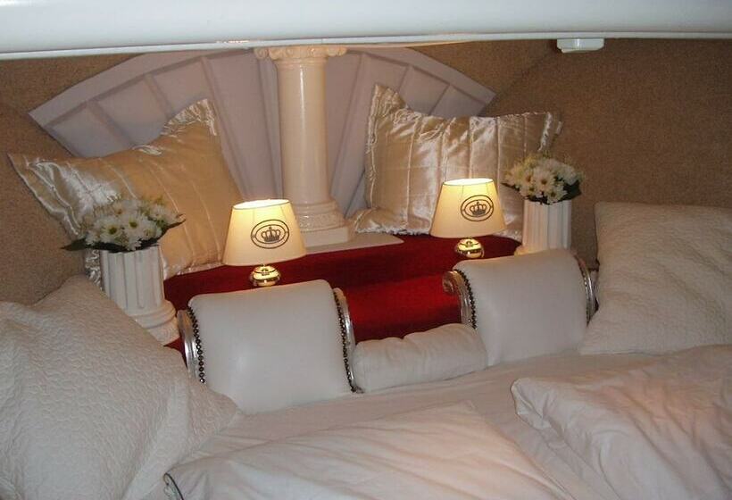 هتل Maria Callas Yacht