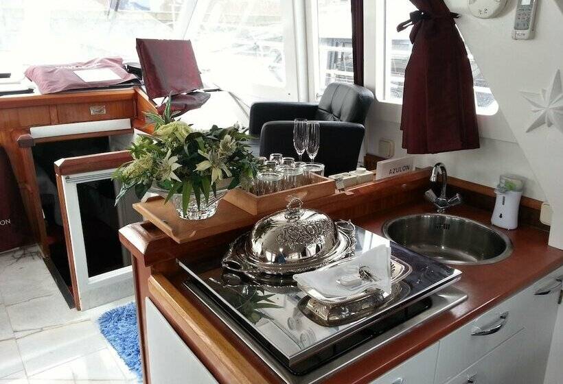 هتل Maria Callas Yacht