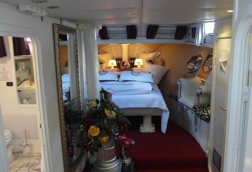 هتل Maria Callas Yacht