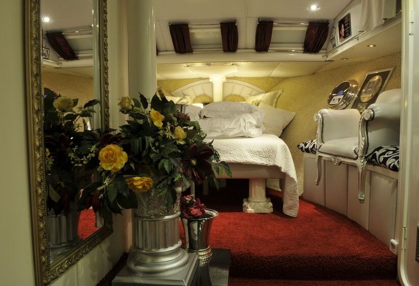 هتل Maria Callas Yacht