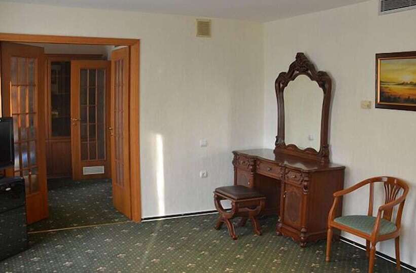 בית מלון כפרי Metallurg   Hostel