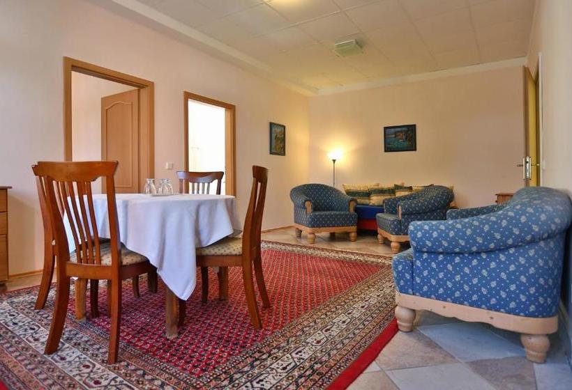 هتل Pension Rainbow