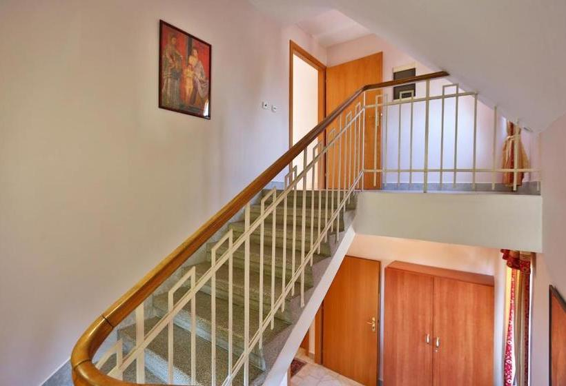 هتل Pension Rainbow