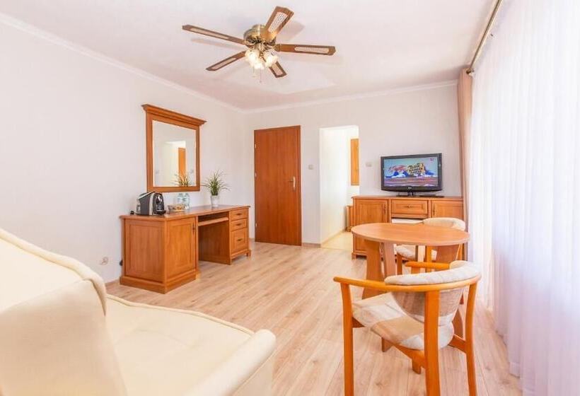 هتل Apartament Rades