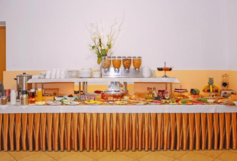 هتل Apartament Rades