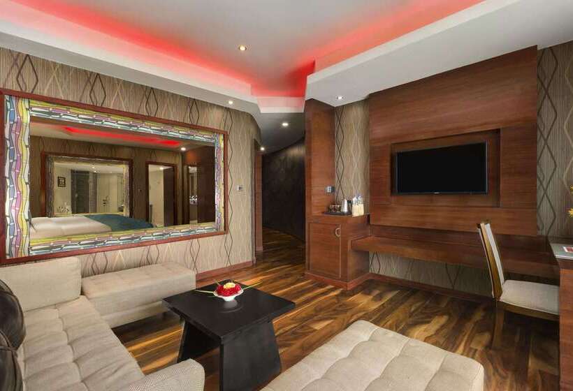 هتل Ramada By Wyndham Alleppey