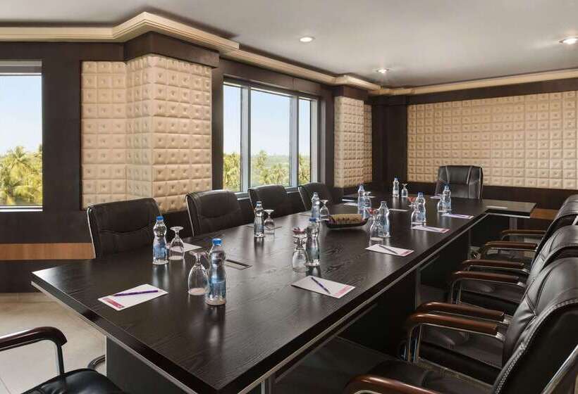 هتل Ramada By Wyndham Alleppey