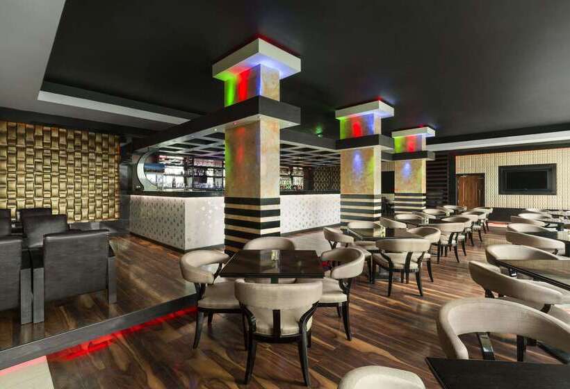 هتل Ramada By Wyndham Alleppey