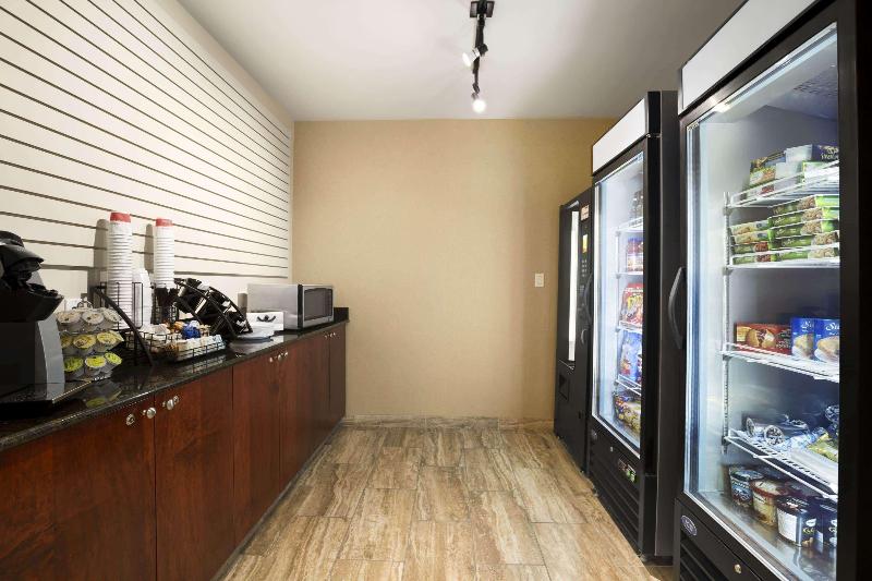 فندق Ramada By Wyndham Edson