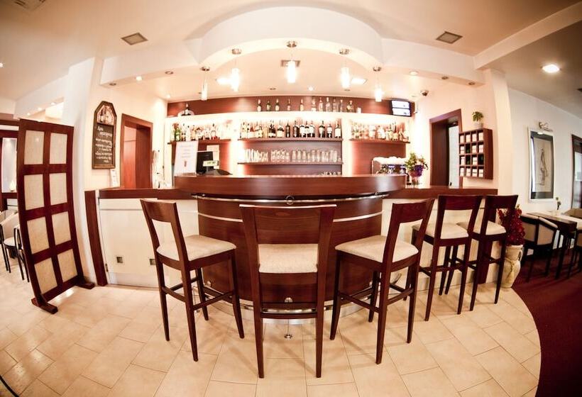 בית מלון כפרי Rodan