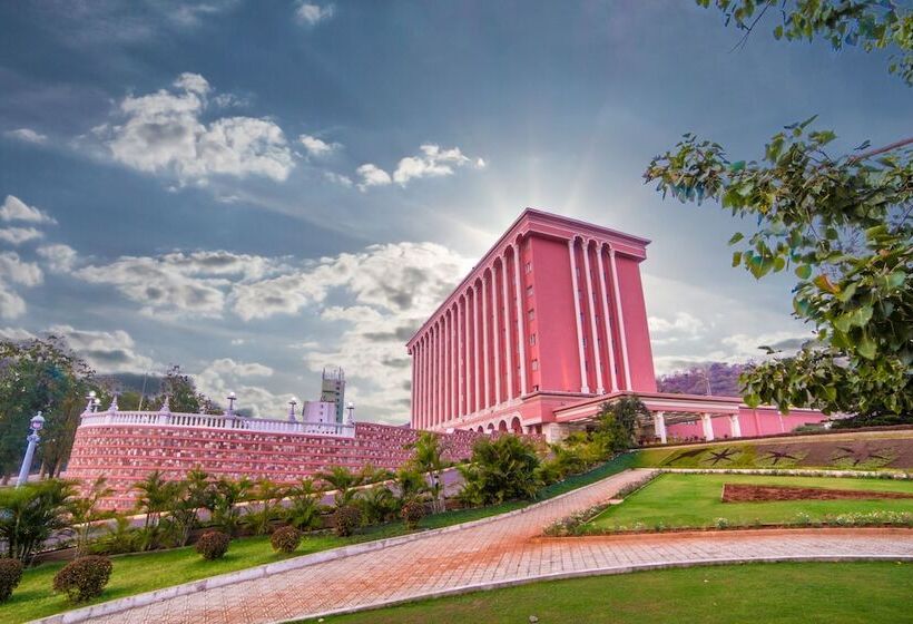 هتل Ramoji Film City  Sitara Luxury
