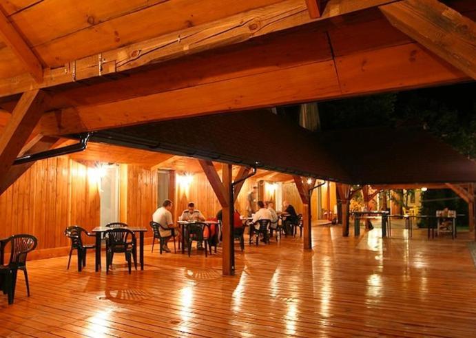 בית מלון כפרי Tenishouse