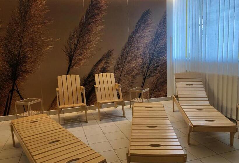 فندق Tennis Club