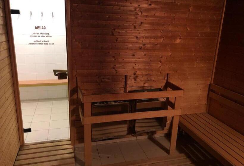 فندق Tennis Club