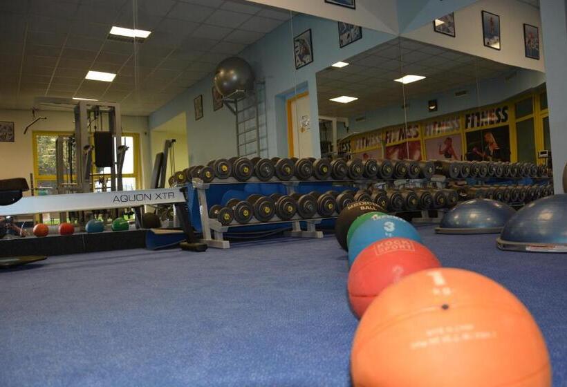 فندق Tennis Club