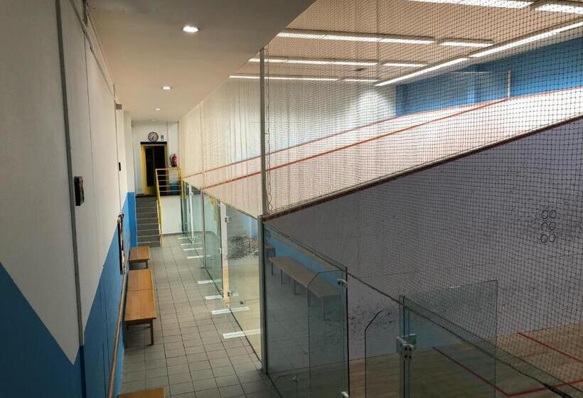 فندق Tennis Club