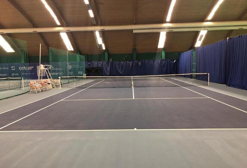 فندق Tennis Club